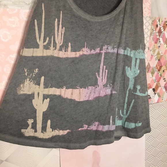 American Eagle | Gray Cactus Flowy Swing Tank Top - Picture 3 of 7